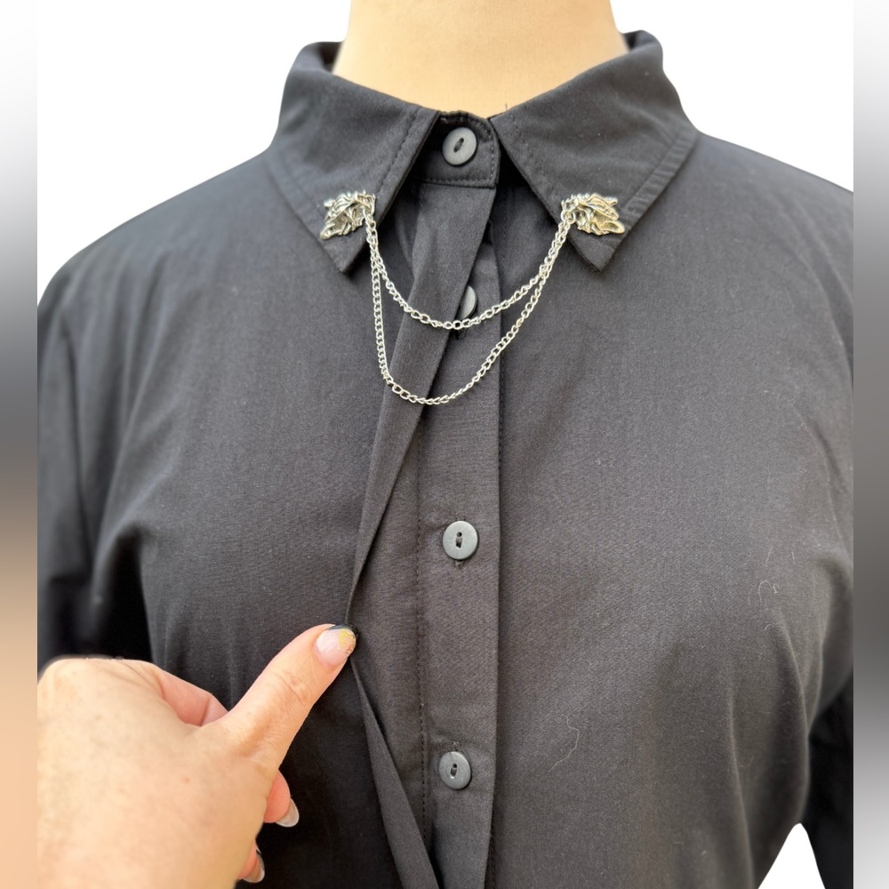 Black Short-Sleeve Collared Dress with Decorative Collar Chain - Picture 3 of 9